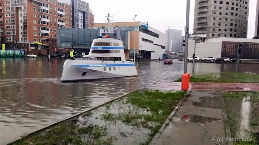 После ливней Астана превращается в Венецию
