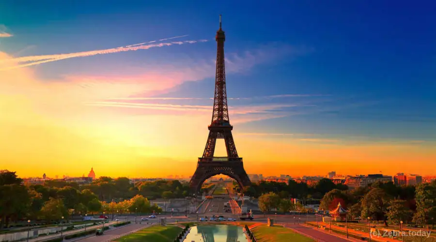 Эйфелева башня – Париж 